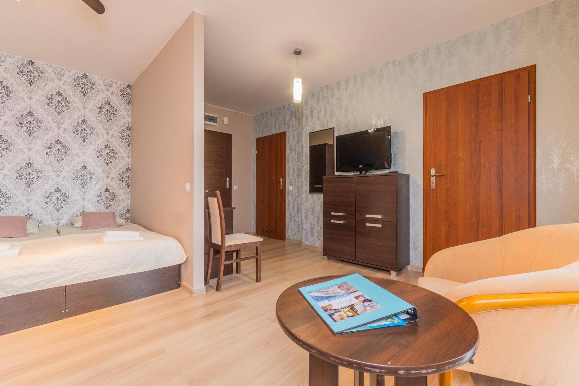 Sztutowo Lazurowy Dwor - Apartamenty Oraz Pokoje Z Basenem I Parkingiem ภายนอก รูปภาพ